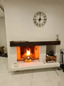 Modern apartment with lake view, fireplace & parking - Image 3