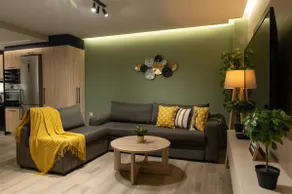 Stylishly decorated house - Free Private Parking & Fibre Internet! - Image 2