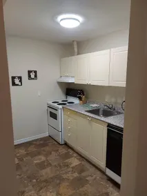 Cozy but spacious private basement suite - Image 5