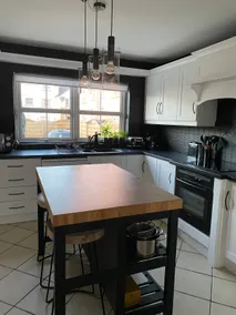 Large Modern home, 5 mins to town Centre - Image 5