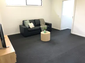 300 Mtrs To Town Centre - Modern 3 bedroom Home - Image 4