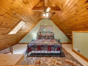 1 bedroom with a loft and hot tub cabin 45 minutes to Asheville - Image 5