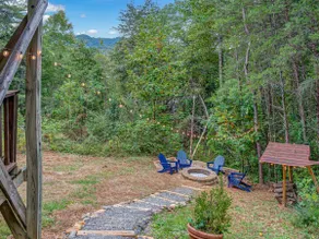 1 bedroom with a loft and hot tub cabin 45 minutes to Asheville - Image 4