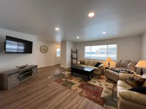 Spacious 2-bedroom home centrally located - Image 2