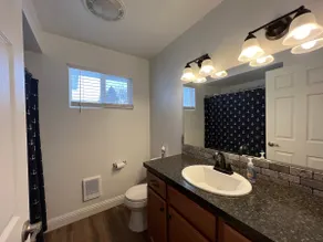 Spacious 2-bedroom home centrally located - Image 5