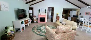 Romantic 1 BR Lakeside Cottage w/ KING BED - Image 4