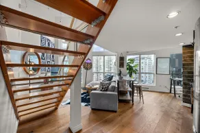 Rare Find Loft with full kitchen at Heart of Downtown - Image 5