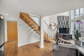 Rare Find Loft with full kitchen at Heart of Downtown - Image 4