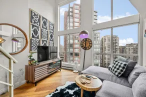 Rare Find Loft with full kitchen at Heart of Downtown - Image 2