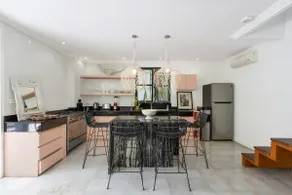 3BR Beachside Designer Villa, Walk to Beach - Image 3