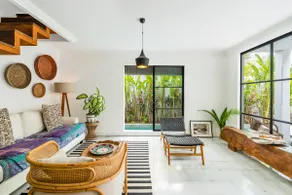 3BR Beachside Designer Villa, Walk to Beach - Image 2