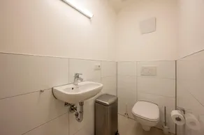 O56 Modern apartment in the center of Esslingen - Image 4