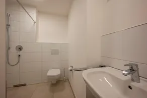 O56 Modern apartment in the center of Esslingen - Image 3