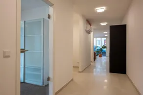 O56 Modern apartment in the center of Esslingen - Image 5