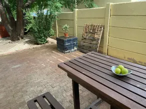The Garden Pod - with patio & access to pool - Image 4