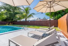 Bright 3 bedrooms Home Private Pool, 18 minutes to the Ocean - Image 4