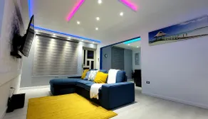Valentino Luxury Apt (Private Heated Pool) - Image 4
