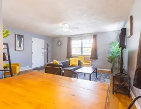 *Must See* Cozy & Clean 2 Bedroom Clintonville Gem - Image 3