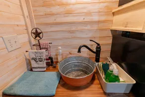 Tiny Farmhouse Pickleball Court and Pet Friendly! - Image 3