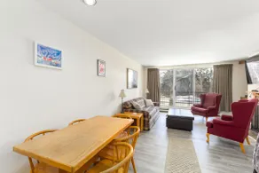 Ski-In/Ski-Out / 1 bed / Seasonal Pool - Image 4