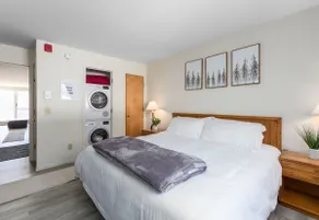 Ski-In/Ski-Out / 1 bed / Seasonal Pool - Image 2