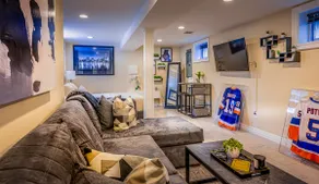 Luxury Studio Suite. Walking distance to UBS Arena - Image 2