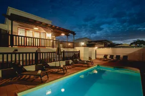 Stylish 6 Bed • Pool • Near Beach & Waterparks - Image 2