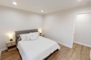 Modern and cozy 4-bedroom home - Image 3