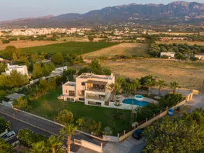 Xenos Villa 2 With 5 Bedrooms private swimming pool, near the sea - Image 4