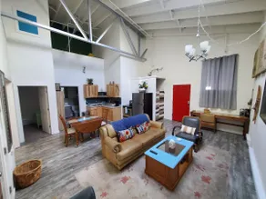 3 BR/2B -1,400+ft Vaulted/Tall Urban Condo Dtown. - Image 2