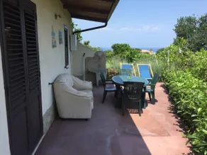 Cottage surrounded by greenery, a stone's throw from the sea - Image 5