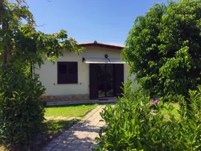 Cottage surrounded by greenery, a stone's throw from the sea - Image 3