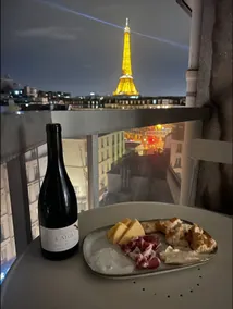Eiffel Tower Spectacular View: Stylish Studio ! - Image 2