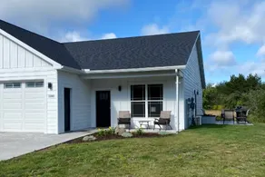 Lovely Place in Prime Location-Near Trails-Hot Tub - Image 4