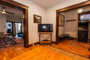 COZY Art Home w/Modern Finishes - Image 4