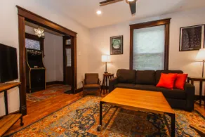 COZY Art Home w/Modern Finishes - Image 3