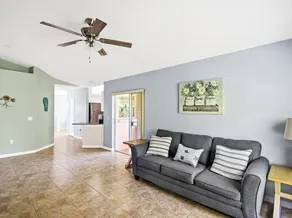 Bright house located close to beach and attraction - Image 3