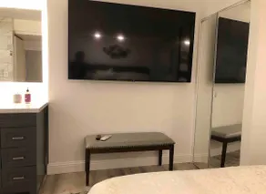 Private, Couple's Suite in Heart of Midtown - Image 5