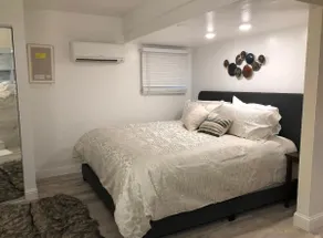 Private, Couple's Suite in Heart of Midtown - Image 2