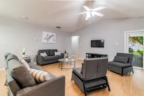 Entire House with Game Room in Lutz, Near Tampa and Wesley Chapel - Image 2