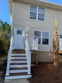 Chic Townhouse across from Sound - Image 5
