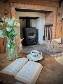 Cosy 3-bedroom home with garden and log burner. - Image 3