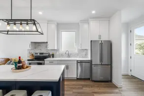 Condo in heart of Inglewood walk to DT or Stampede - Image 4