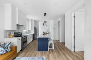 Condo in heart of Inglewood walk to DT or Stampede - Image 3