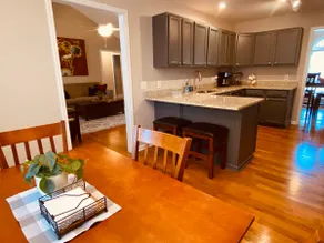Water Oak Retreat / Comfy king bed, big back yard! - Image 5