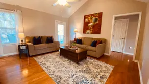 Water Oak Retreat / Comfy king bed, big back yard! - Image 2