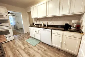 [20] New! 2 beds with private fenced backyard - Image 4