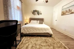 [20] New! 2 beds with private fenced backyard - Image 3