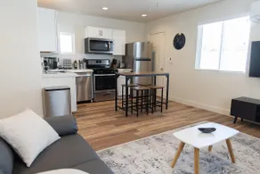 Clovis Cottage - Charming, *NEW* Clovis Home - Image 4