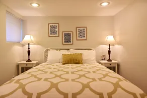 5 min to UW and U-Village | Cozy Design - Image 2